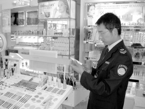 五華區(qū)開展專項拉網檢查，筑牢化妝品及衛(wèi)生用品零售安全防線